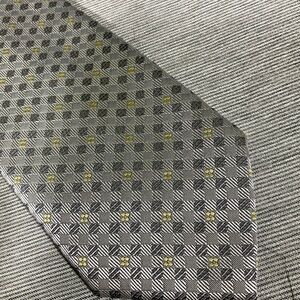 Louis Vuitton Gray and Gold Patterned Tie